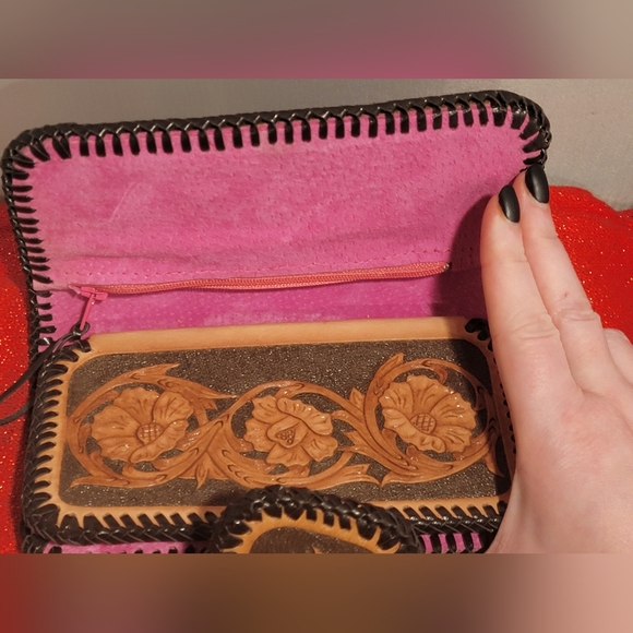 Stunning Handmade Tooled Leather Wallet with MS Pink Initials - Picture 5 of 11